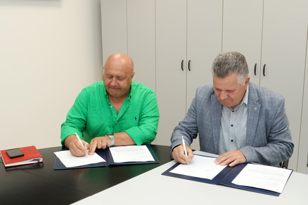  Žarni zid Rakek 01 Foto Ljubo Vukelič